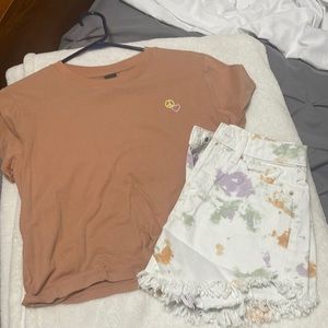 Women’s cropped t- shirt and high waisted bottoms